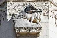 Tour Nord-Ouest Samson et le Lion  (1920) par Jean Baptiste Larrivé (1875-1928). Détail de la façade de la Basilique de Fourvière Lyon 5ème